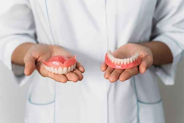 Dentures UK & Worn Dentures & How Long do Dentures Last